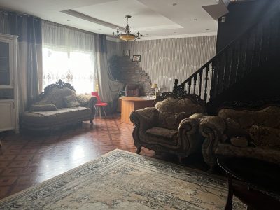 Продам дом, 7 комнат, 298 м², этажей: 2, участок: 6 соток в собственности
