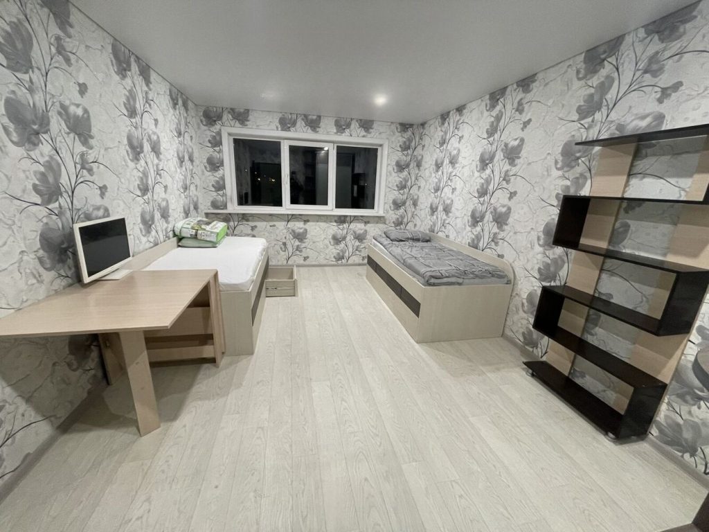 Продам дом, 7 комнат, 255 м², этажей: 2, участок: 8,81 сотки в собственности