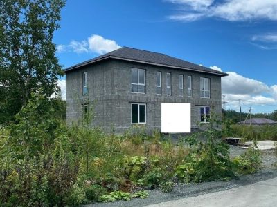 Продам дом, 8 комнат, 200 м², этажей: 2, участок: 10 соток в собственности