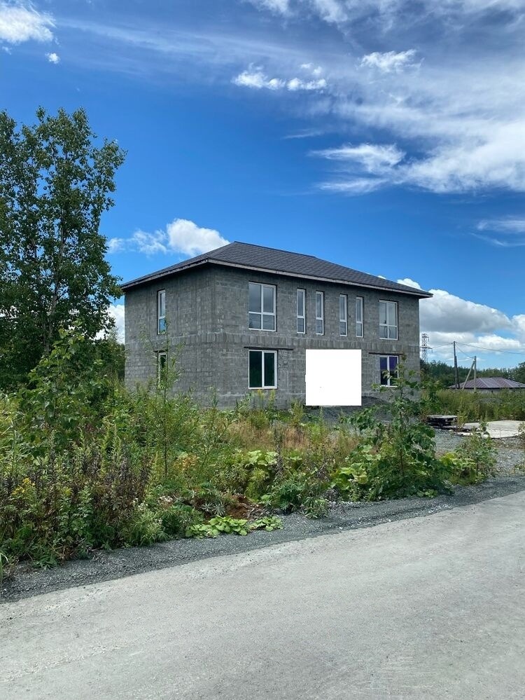 Продам дом, 8 комнат, 200 м², этажей: 2, участок: 10 соток в собственности