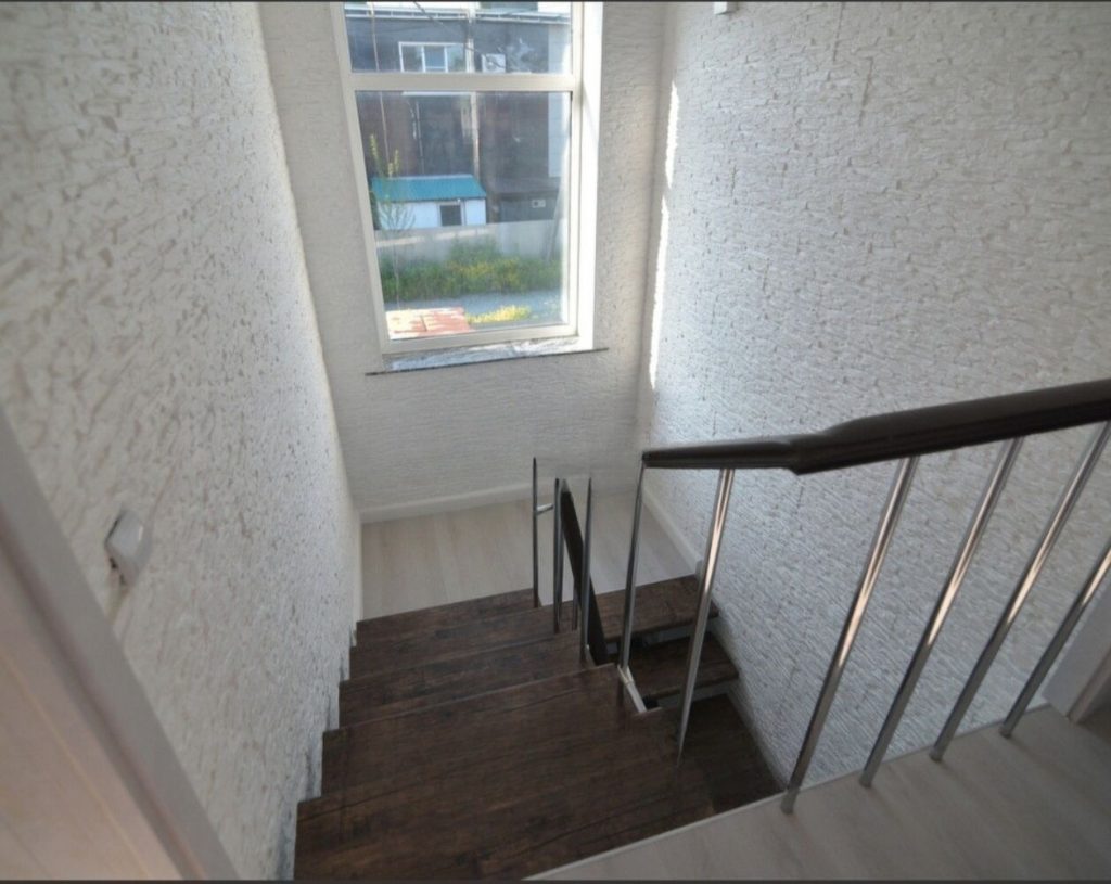 Продам дом, 5 комнат, 180 м², этажей: 2, участок: 9 соток в собственности