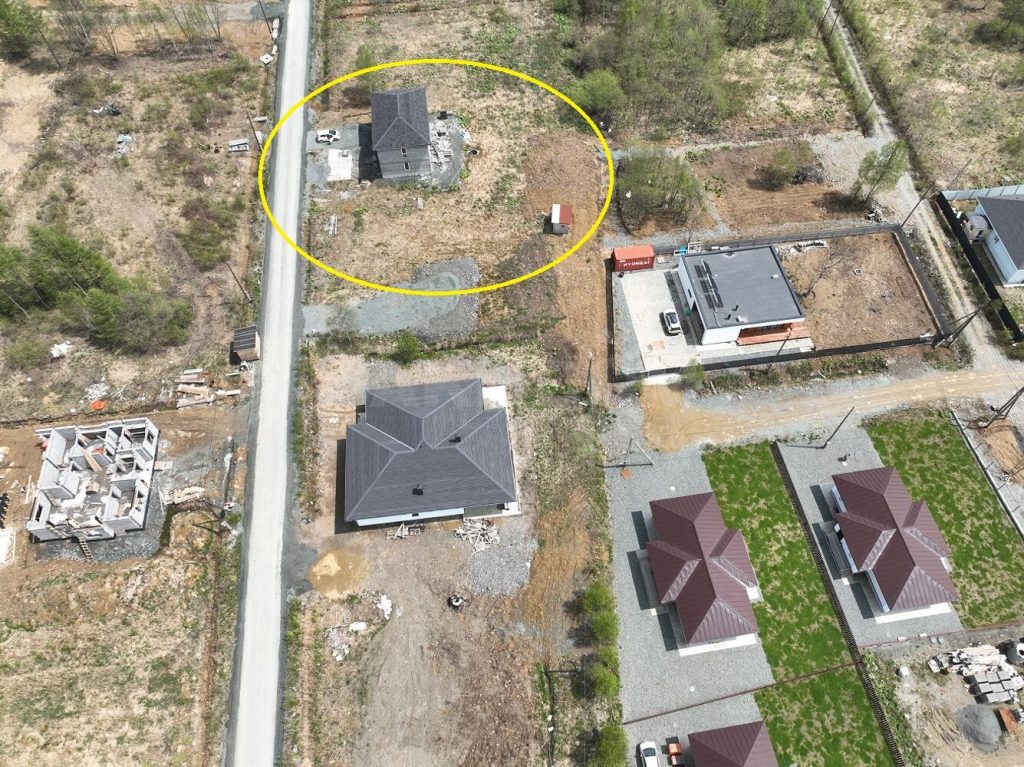 Продам дом, 8 комнат, 200 м², этажей: 2, участок: 10 соток в собственности