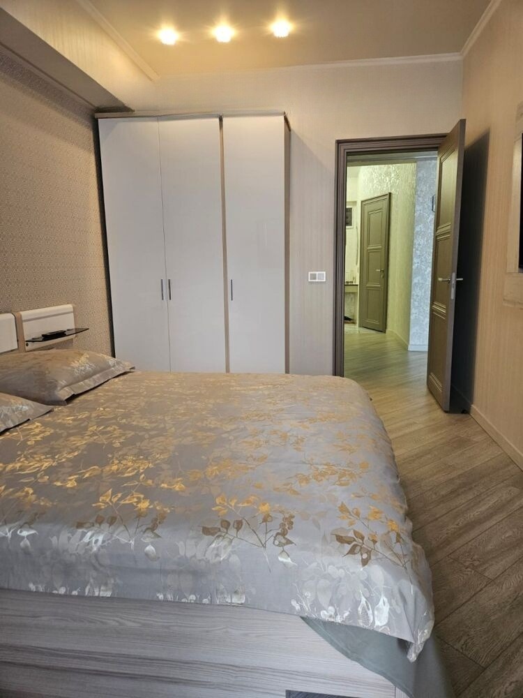 Сдам квартиру, 2 комнаты, индивидуальная, 56 м², этаж: 11/12
