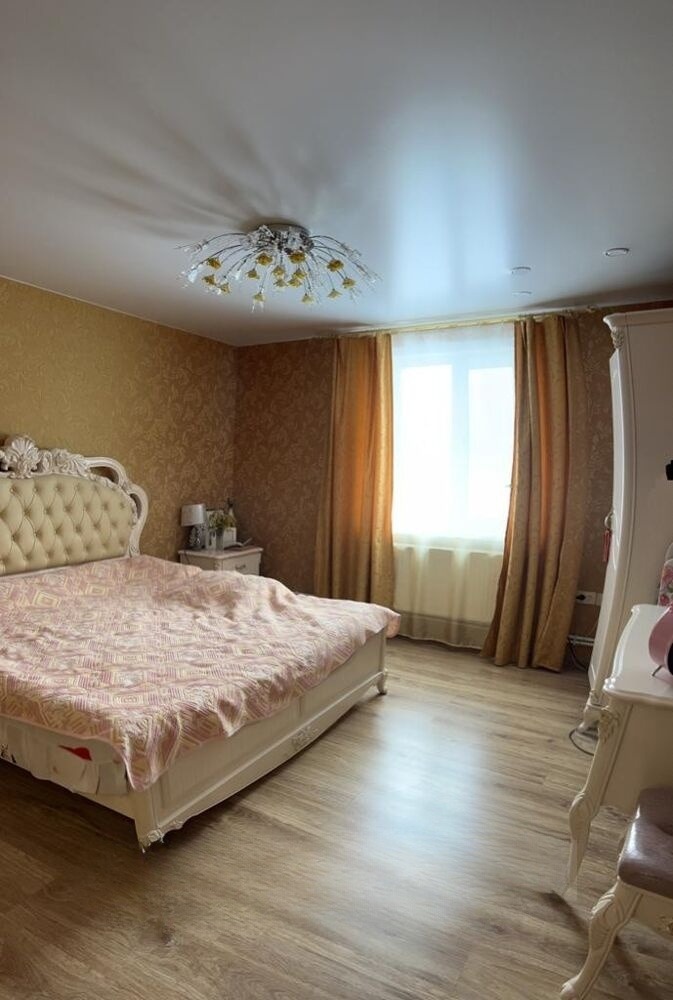 Продам дом, 5 комнат, 210 м², этажей: 2, участок: 15 соток в собственности