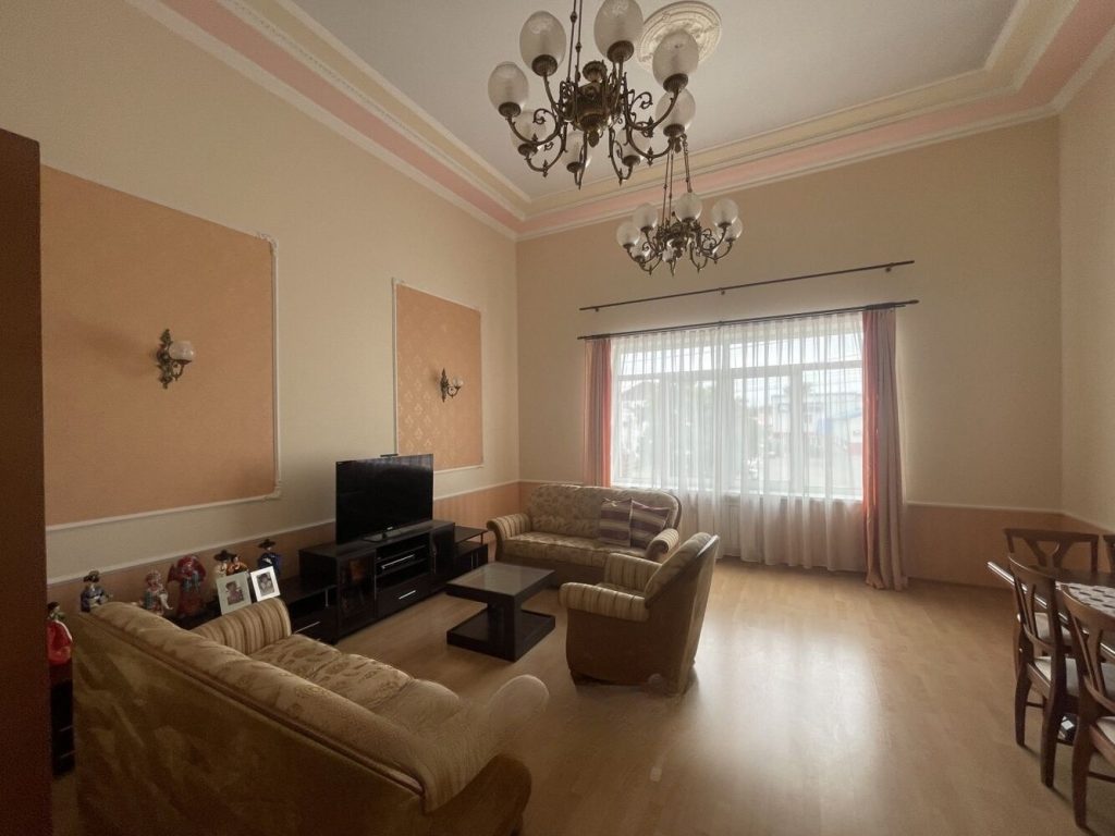 Продам дом, 7 комнат, 435 м², этажей: 3, участок: 11,4 сотки в собственности