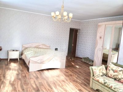 Продам дом, 4 комнаты, 200 м², этажей: 2, участок: 14 соток в собственности