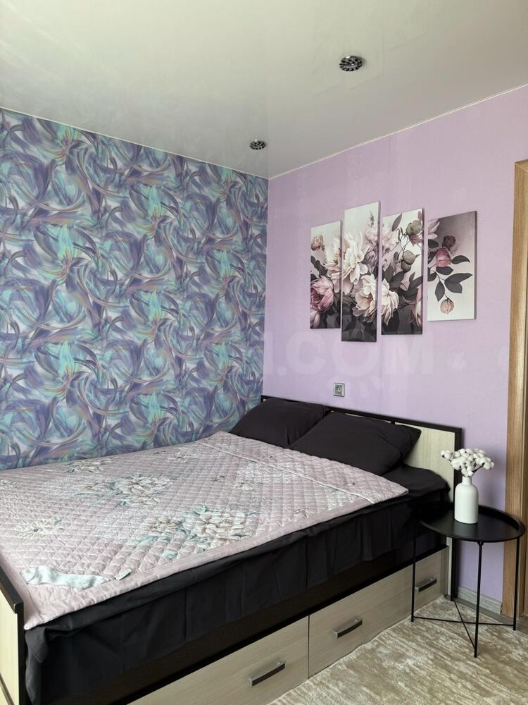 Сдам квартиру, 3 комнаты, 48 м², этаж: 1/2