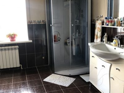 Продам дом, 5 комнат, 180 м², этажей: 2, участок: 7,3 сотки в собственности