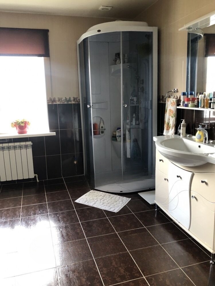 Продам дом, 5 комнат, 180 м², этажей: 2, участок: 7,3 сотки в собственности