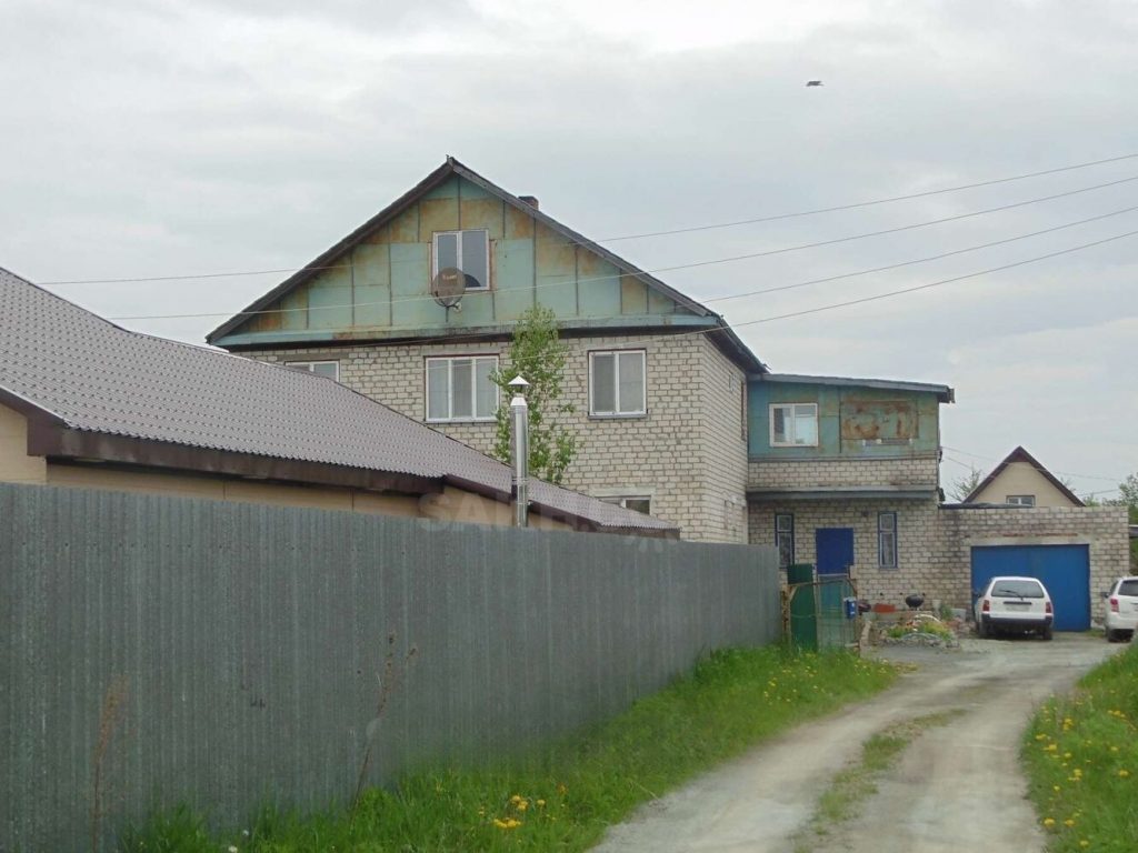 Продам дом, 8 комнат, 224 м², этажей: 2, участок: 10 соток в собственности