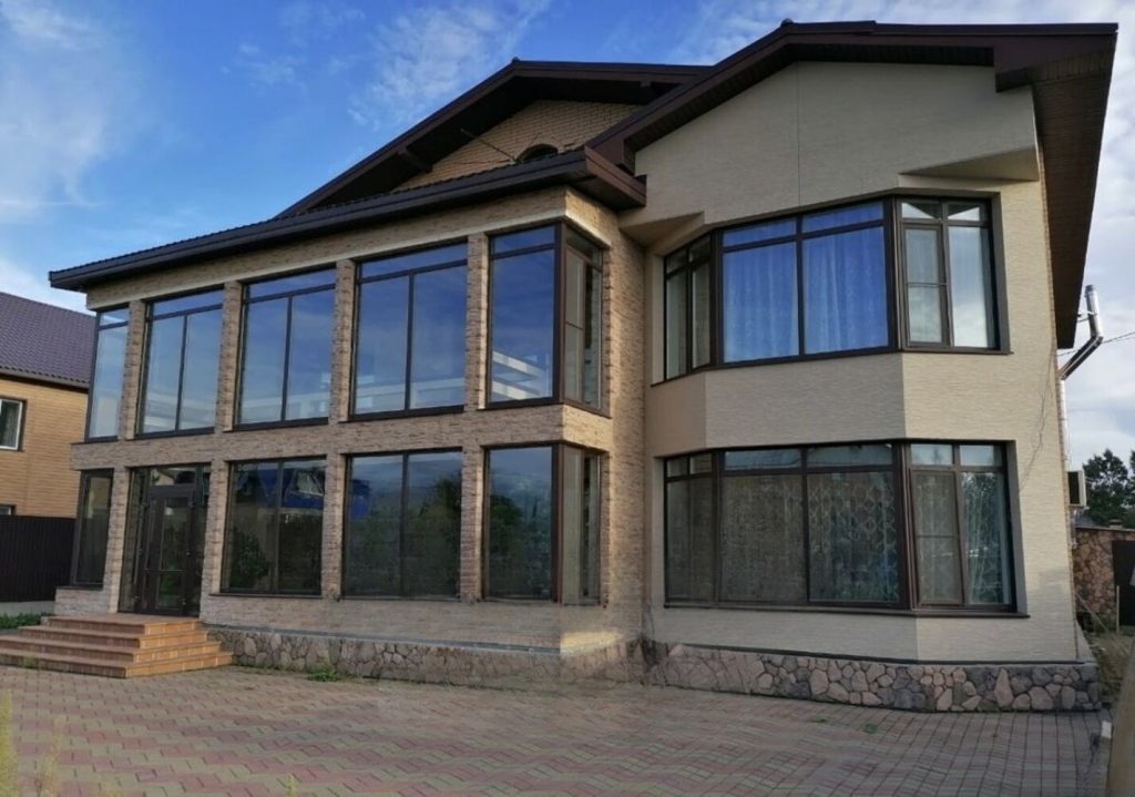 Продам дом, 7 комнат, 500 м², этажей: 3, участок: 11 соток в собственности