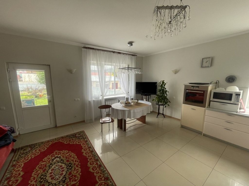 Продам дом, 7 комнат, 435 м², этажей: 3, участок: 11,4 сотки в собственности