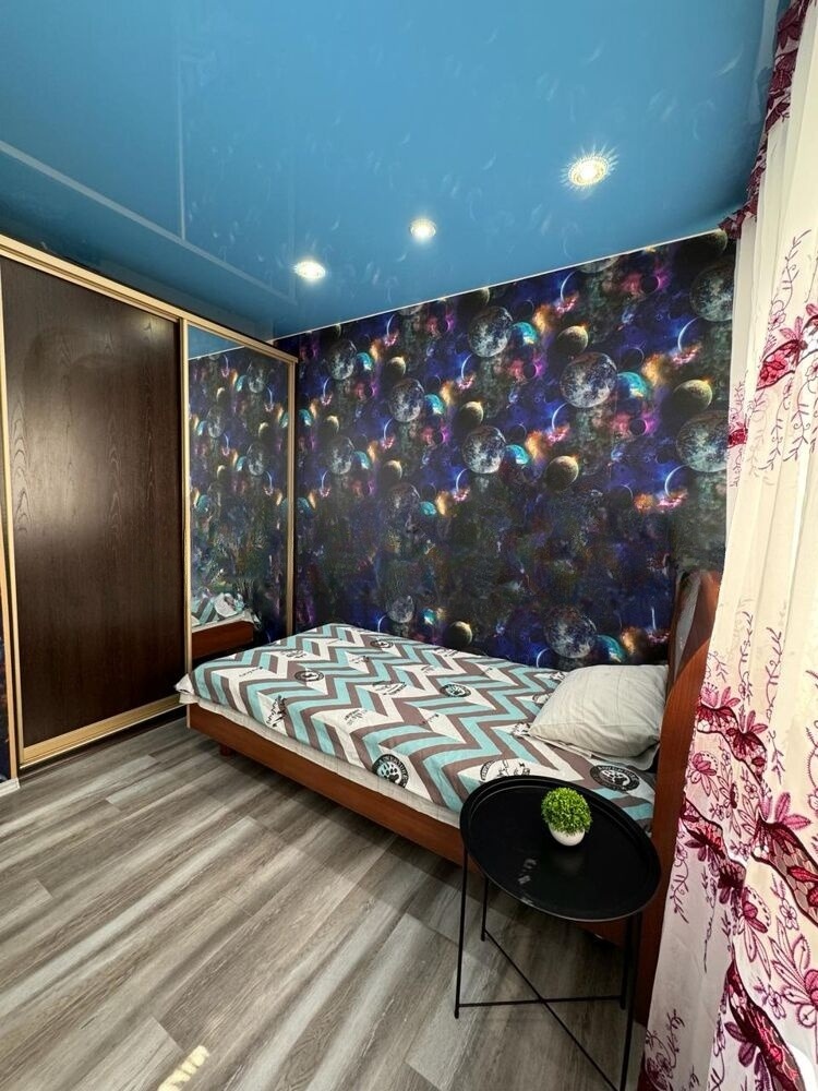 Сдам квартиру, 3 комнаты, 48 м², этаж: 1/2