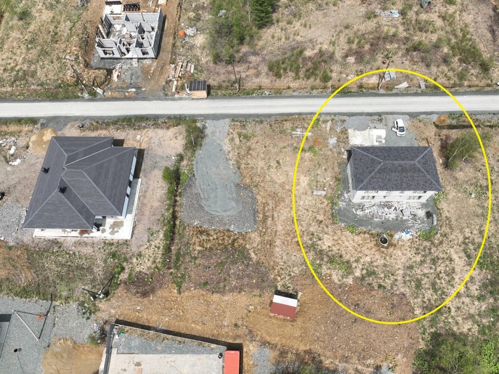 Продам дом, 8 комнат, 200 м², этажей: 2, участок: 10 соток в собственности