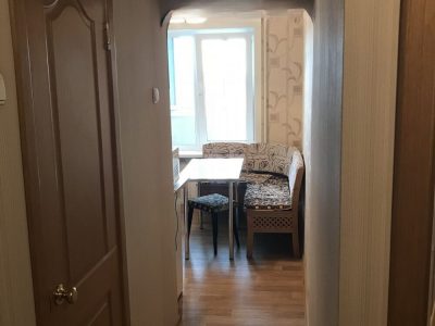 Сдам квартиру, 2 комнаты, хрущевка, 46 м², этаж: 1/4