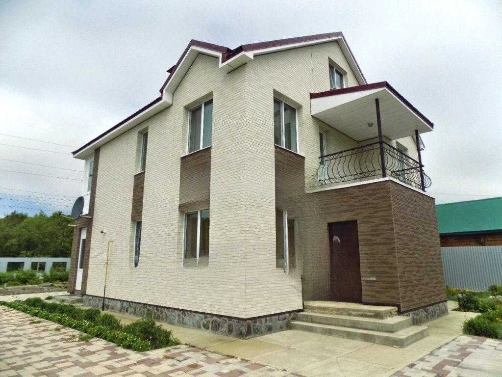 Продам дом, 5 комнат, 206 м², этажей: 2, участок: 14 соток в собственности