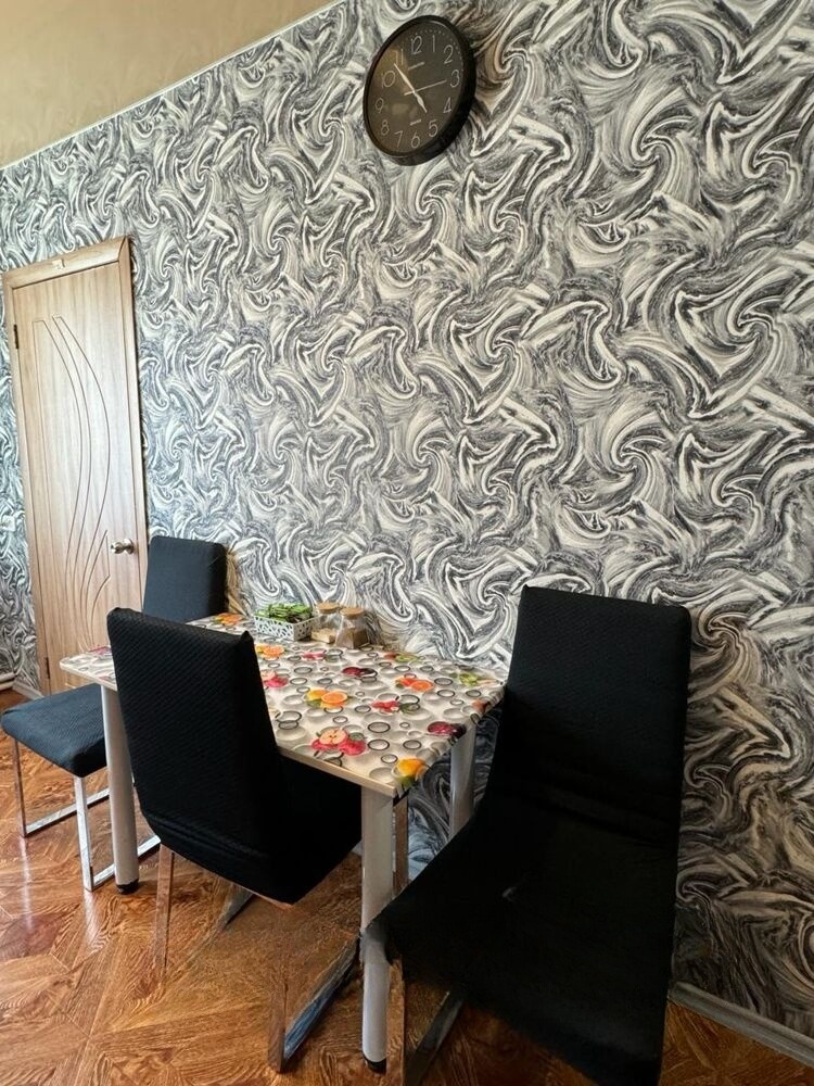Сдам квартиру, 3 комнаты, 48 м², этаж: 1/2