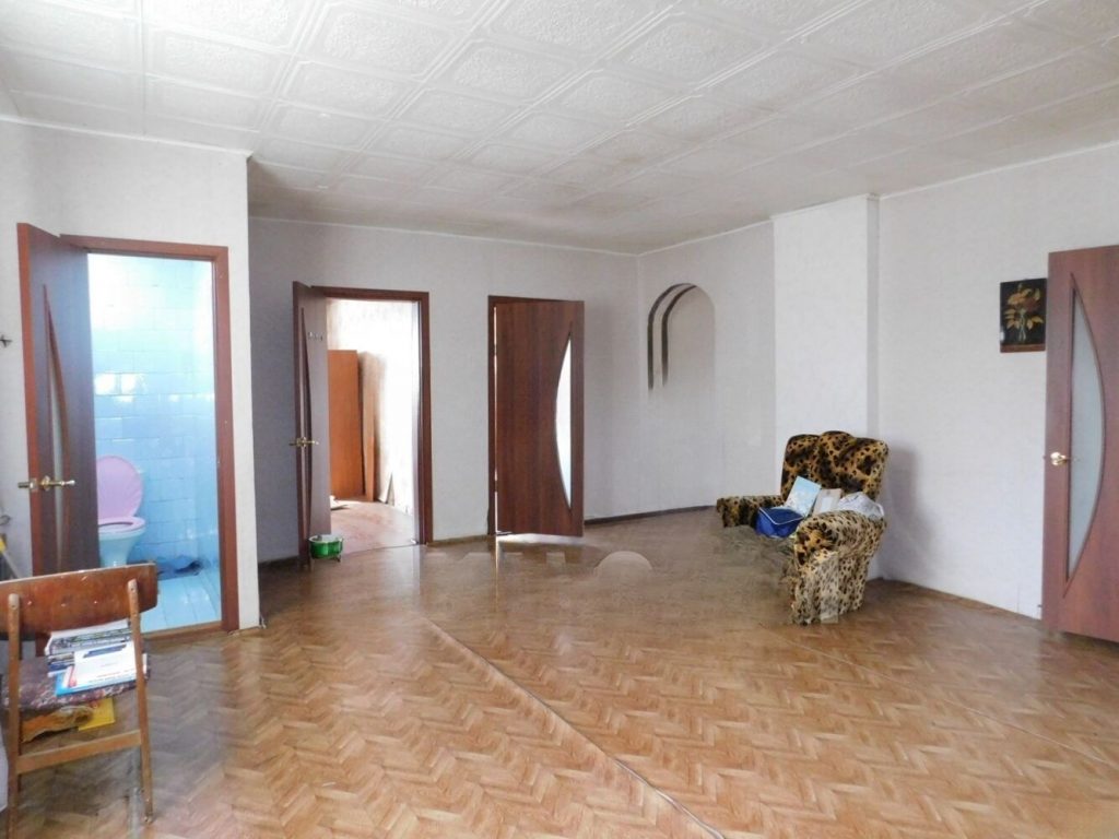Продам дом, 8 комнат, 224 м², этажей: 2, участок: 10 соток в собственности