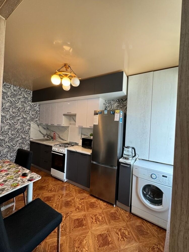 Сдам квартиру, 3 комнаты, 48 м², этаж: 1/2
