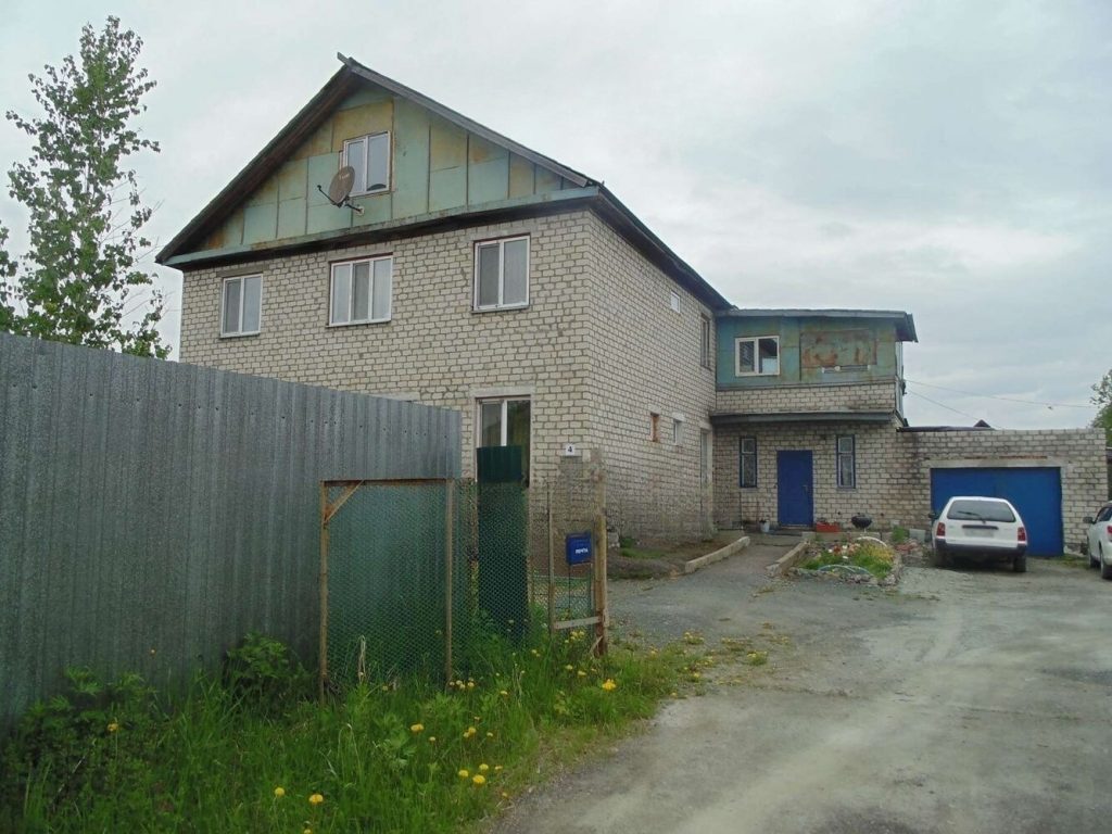 Продам дом, 8 комнат, 224 м², этажей: 2, участок: 10 соток в собственности