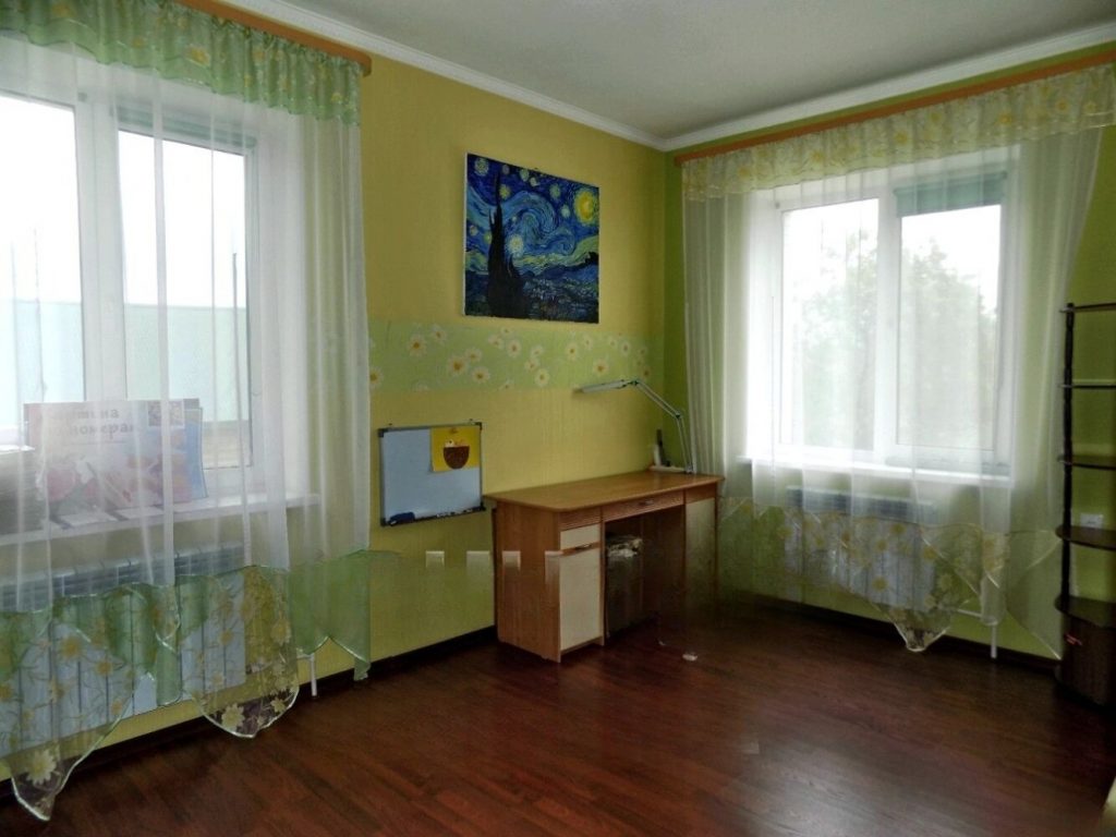 Продам дом, 5 комнат, 206 м², этажей: 2, участок: 14 соток в собственности