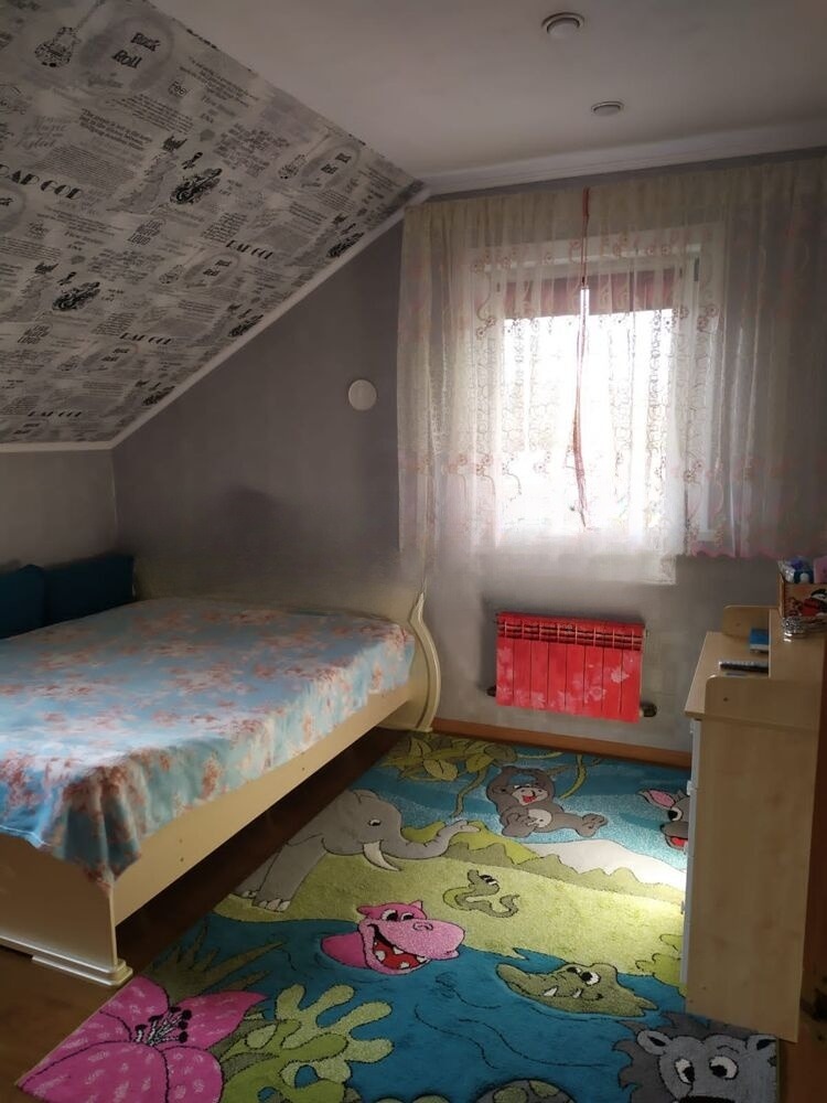 Продам дом, 4 комнаты, 135 м², этажей: 2, участок: 7 соток в собственности