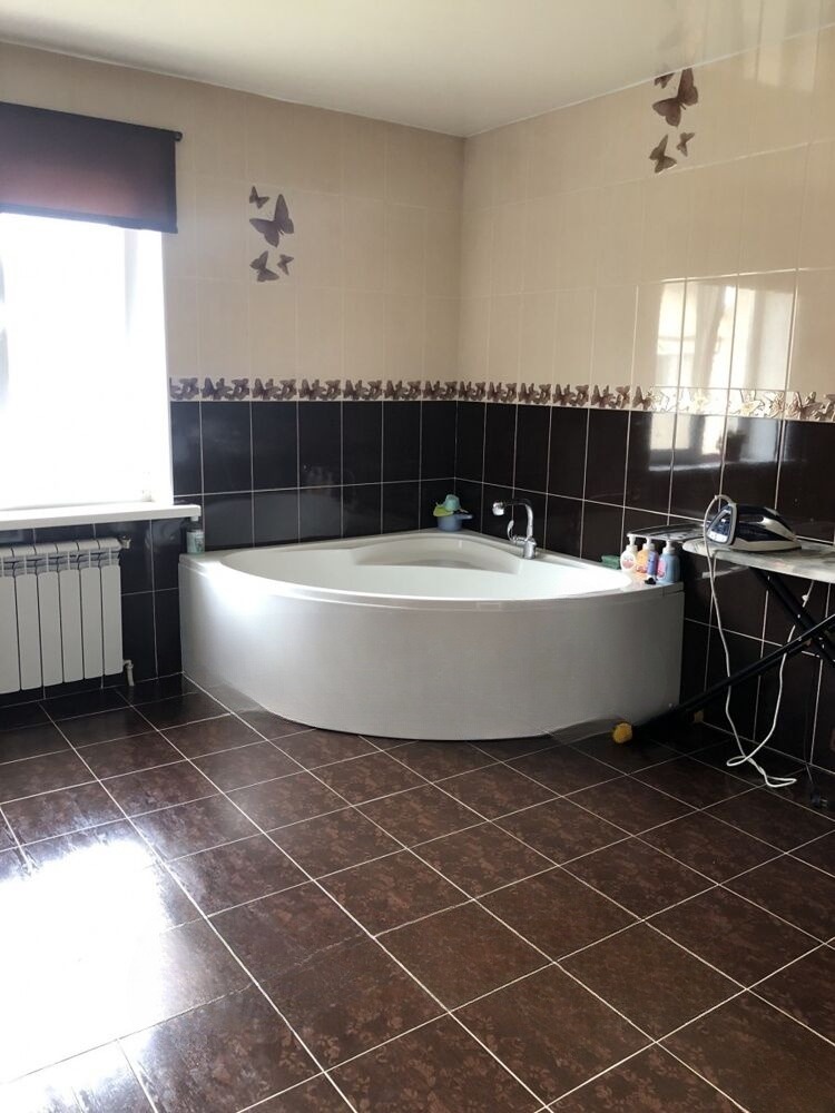 Продам дом, 5 комнат, 180 м², этажей: 2, участок: 7,3 сотки в собственности