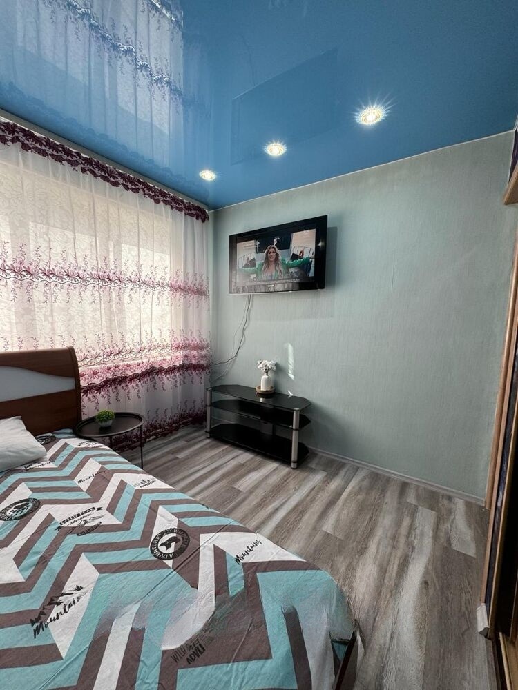 Сдам квартиру, 3 комнаты, 48 м², этаж: 1/2