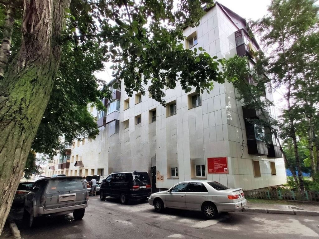 Продам квартиру, 3 комнаты, брежневка, 57 м², этаж: 2/5
