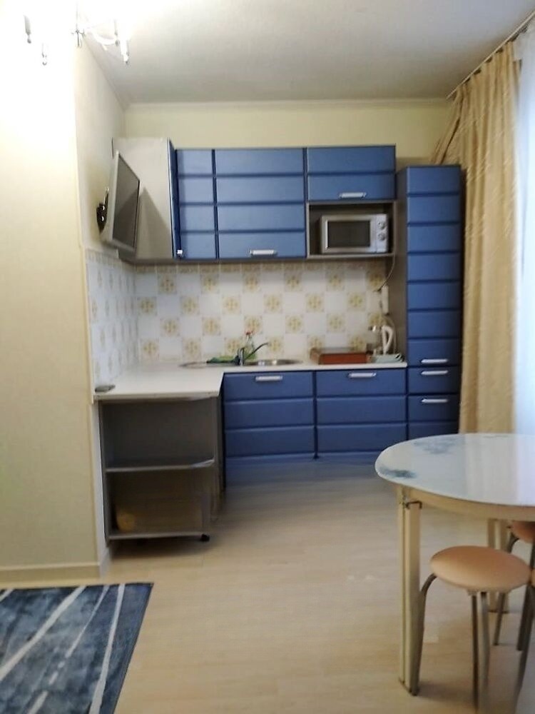 Сдам квартиру, 3 комнаты, сталинка, 67 м², этаж: 3/3