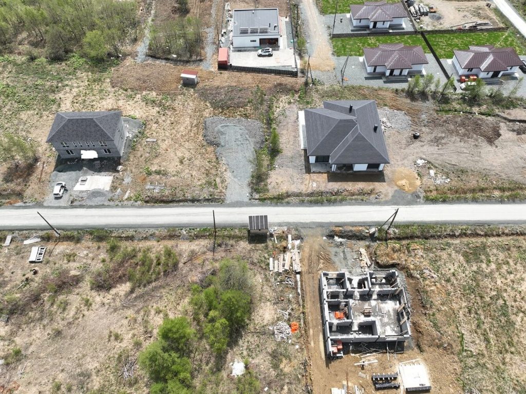 Продам дом, 8 комнат, 200 м², этажей: 2, участок: 10 соток в собственности