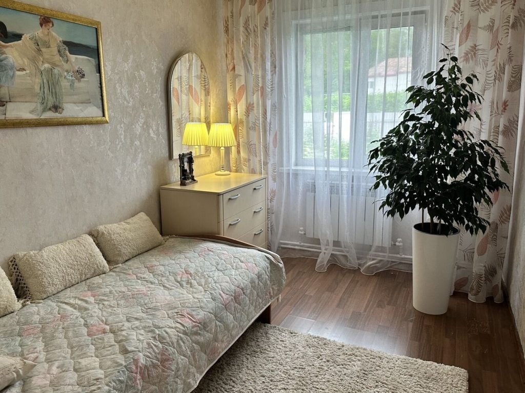 Продам дом, 3 комнаты, 79 м², этажей: 2, участок: 12,89 сотки в собственности