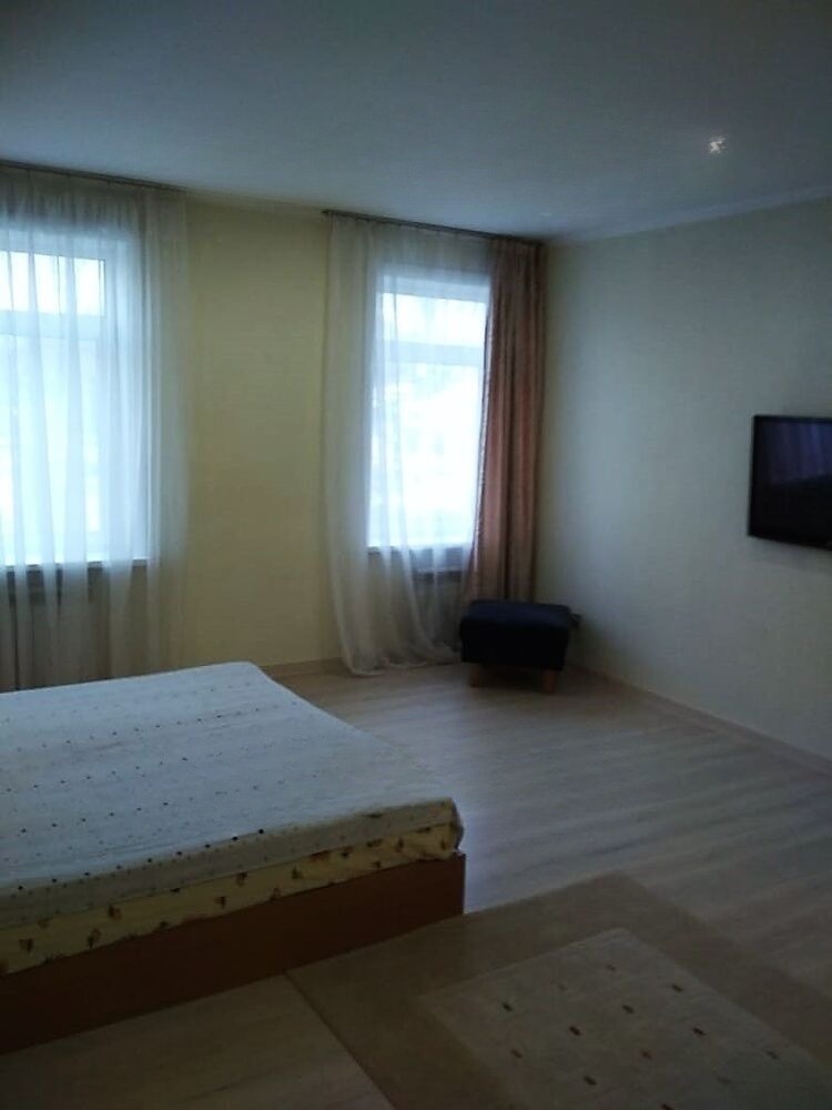 Сдам квартиру, 3 комнаты, сталинка, 67 м², этаж: 3/3