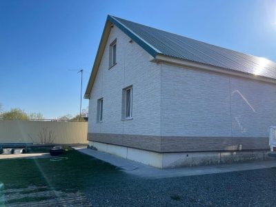 Продам дом, 5 комнат, 210 м², этажей: 2, участок: 15 соток в собственности