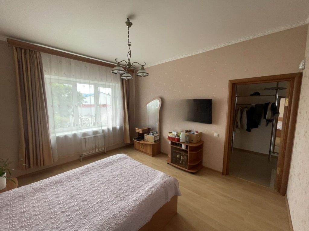 Продам дом, 7 комнат, 435 м², этажей: 3, участок: 11,4 сотки в собственности