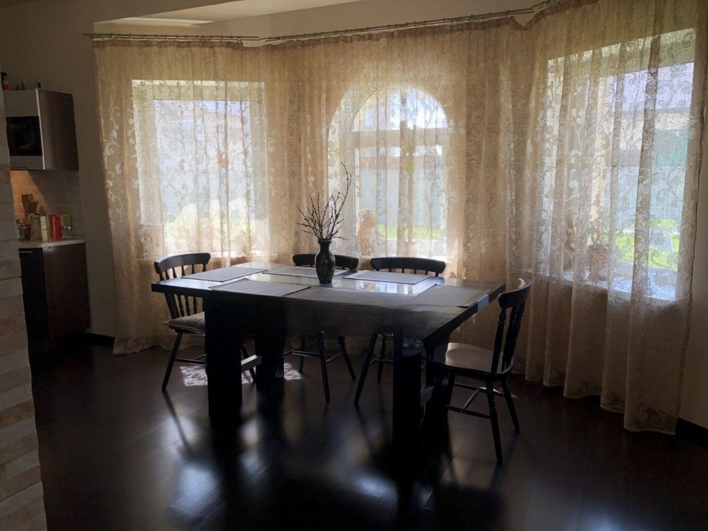 Продам дом, 5 комнат, 180 м², этажей: 2, участок: 7,3 сотки в собственности