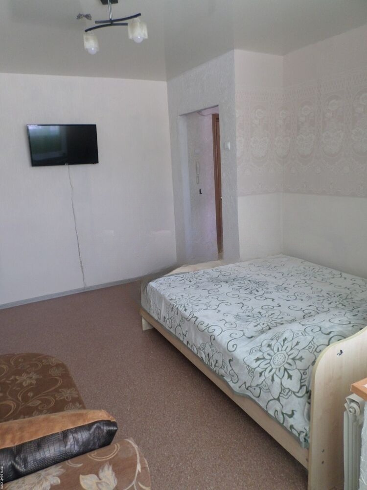 Сдам квартиру, 1 комната, гостинка, 30 м², этаж: 1/5