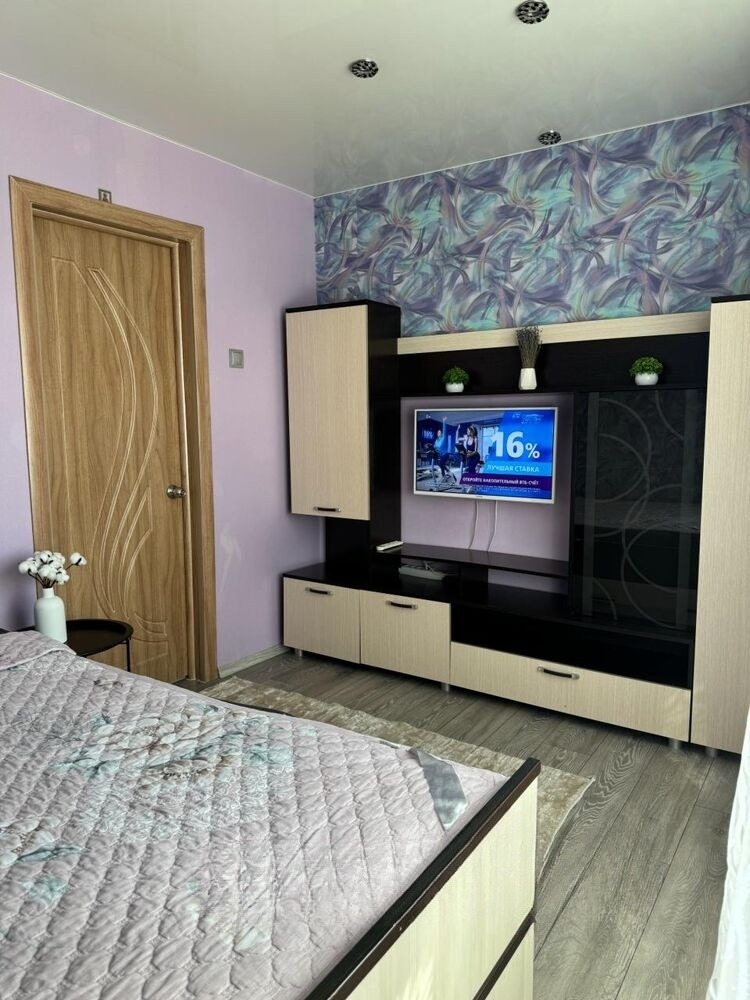 Сдам квартиру, 3 комнаты, 48 м², этаж: 1/2