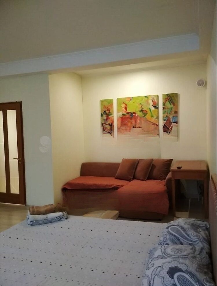 Сдам квартиру, 3 комнаты, сталинка, 67 м², этаж: 3/3