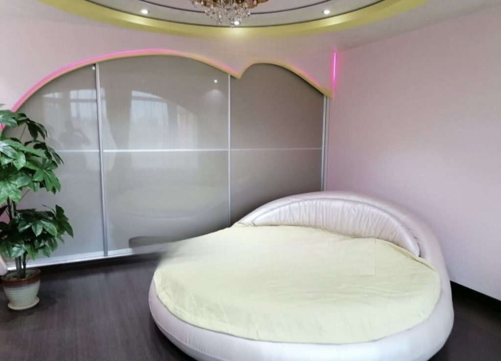 Продам дом, 7 комнат, 500 м², этажей: 3, участок: 11 соток в собственности