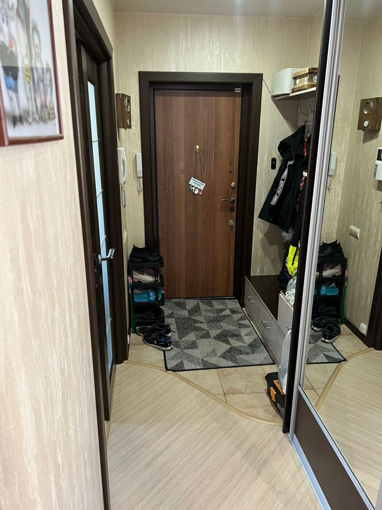 Продам квартиру, 4 комнаты, 97 серия, 93 м², этаж: 4/5