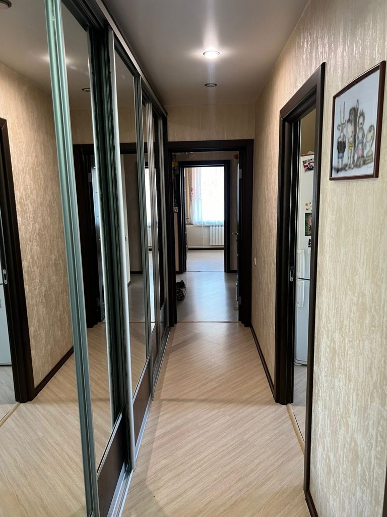 Продам квартиру, 4 комнаты, 97 серия, 93 м², этаж: 4/5