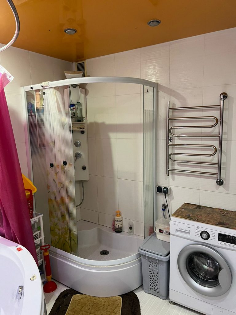 Продам квартиру, 4 комнаты, 97 серия, 93 м², этаж: 4/5