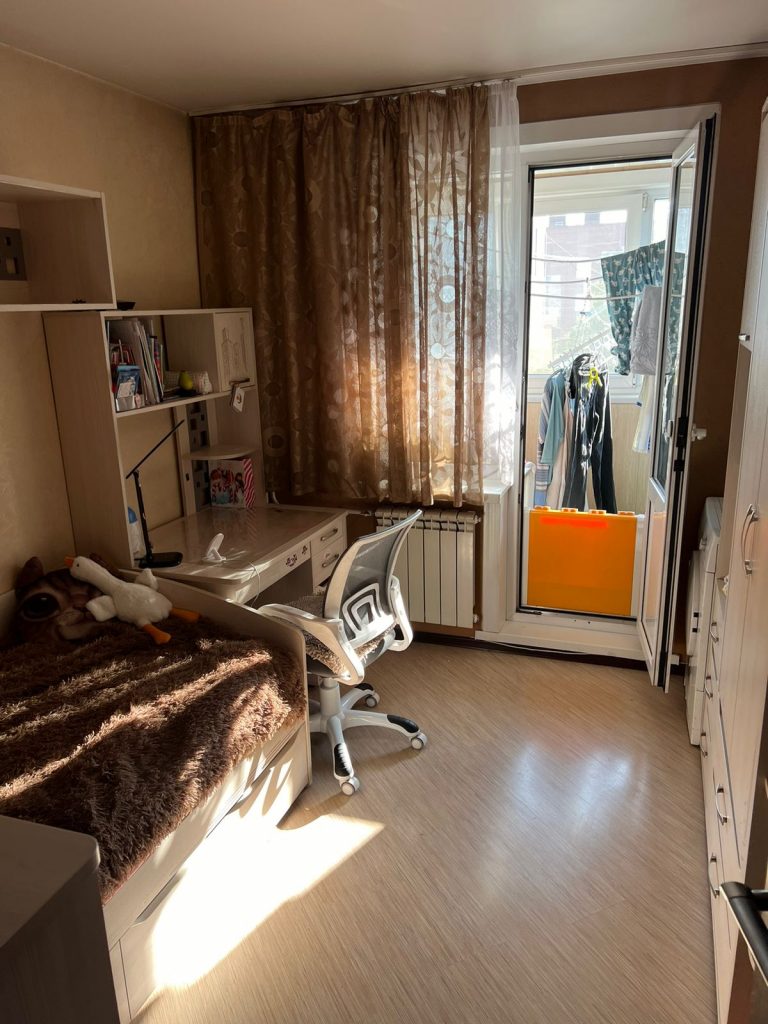 Продам квартиру, 4 комнаты, 97 серия, 93 м², этаж: 4/5