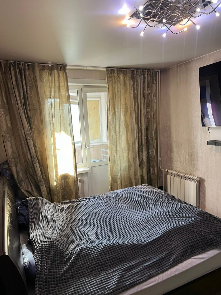 Продам квартиру, 4 комнаты, 97 серия, 93 м², этаж: 4/5