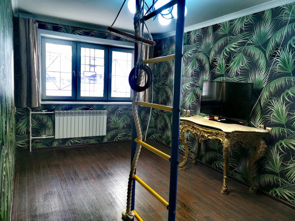 Продам квартиру, 3 комнаты, брежневка, 61 м², этаж: 1/5