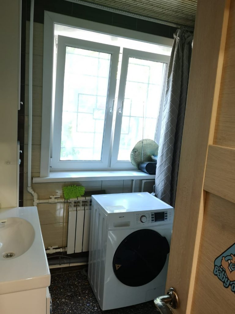 Продам квартиру, 3 комнаты, брежневка, 61 м², этаж: 1/5
