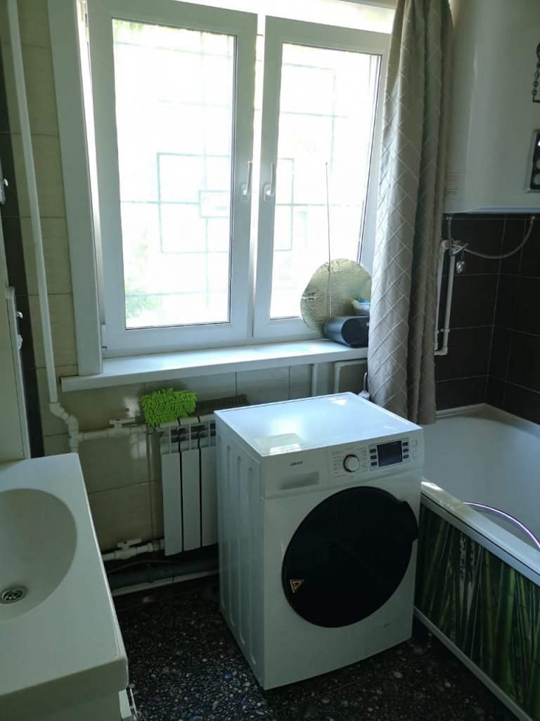 Продам квартиру, 3 комнаты, брежневка, 61 м², этаж: 1/5