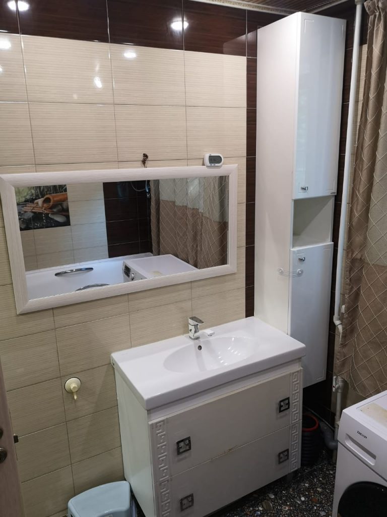 Продам квартиру, 3 комнаты, брежневка, 61 м², этаж: 1/5
