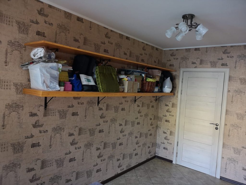 Продам квартиру, 3 комнаты, брежневка, 61 м², этаж: 1/5